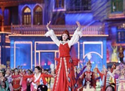 新疆人住宫殿娱乐吃瓜,一场别开生面的生活画卷